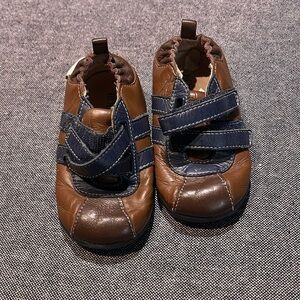 Robeeze Boys Brown Leather Walking shoe Size 12-16 months